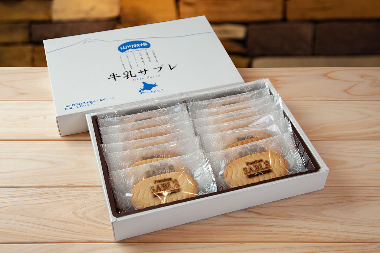 商品番号014:特濃牛乳(900ml)2本・のむヨーグルト(900ml)1本・カマンベールチーズケーキ8個入り1個・牛乳サブレ14枚入り1個セット