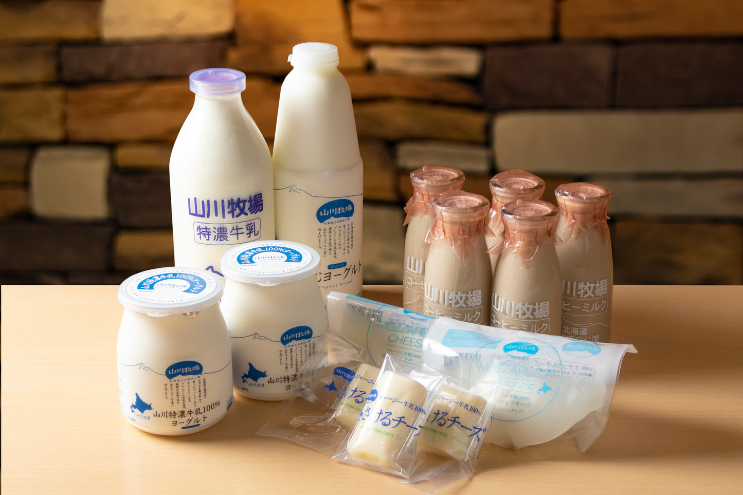 商品番号007:特濃牛乳(900ml)1本・コーヒーミルク(180ml)5本・のむヨーグルト(900ml)1本・プレーンヨーグルト(無糖)(455g)2個・モッツァレラチーズ(100g)2個・さけるチーズ(1本入り)3個セット